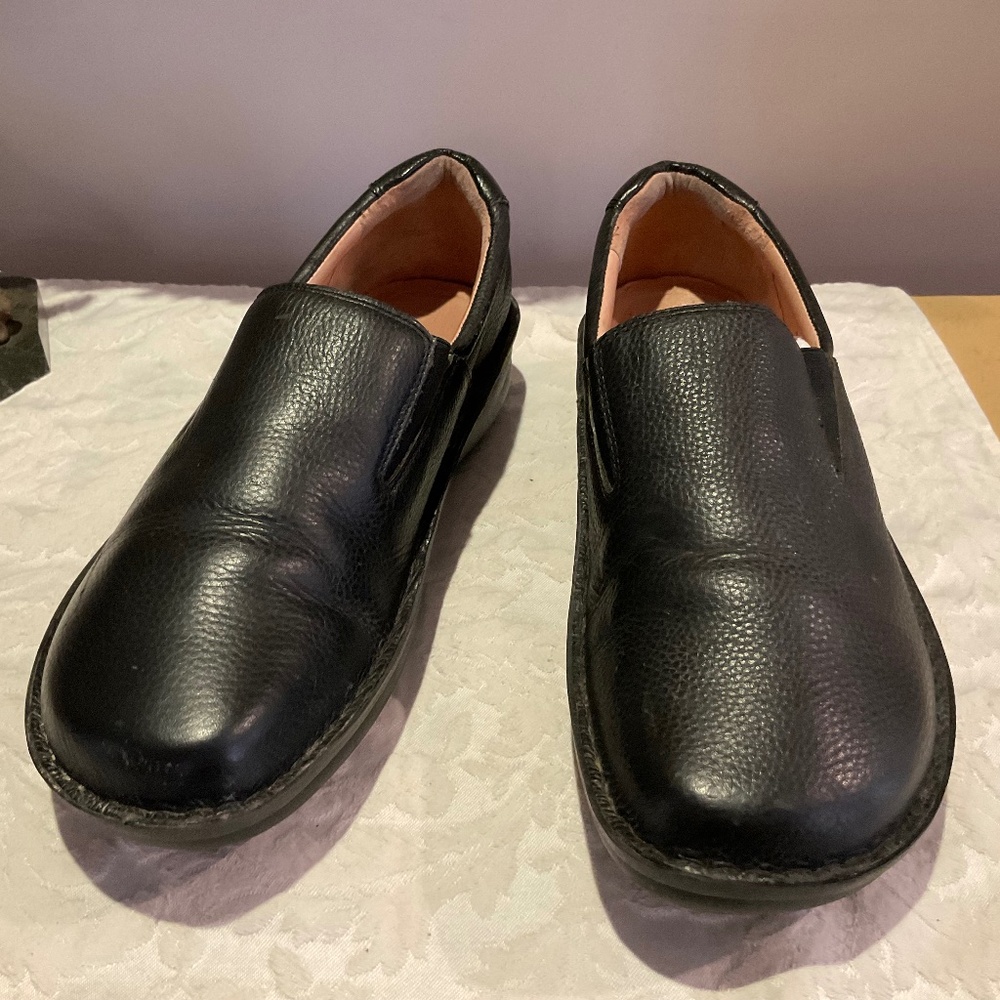 Alegria Pebbled Leather Slip Ons Size 9.5
